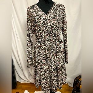 NWOT White Birch Stretchy Jersey knit wrap dress with ditsy floral pattern